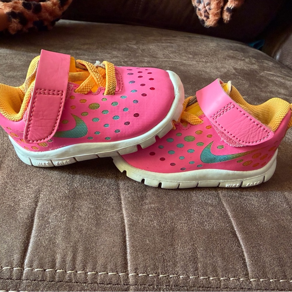 Nike infant/toddler Pink Sneakers